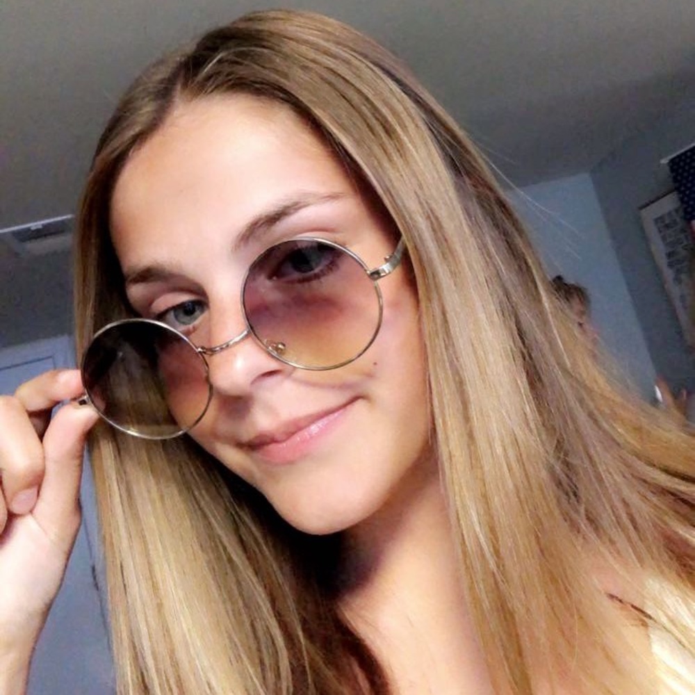 Meet your Posher, Chloe